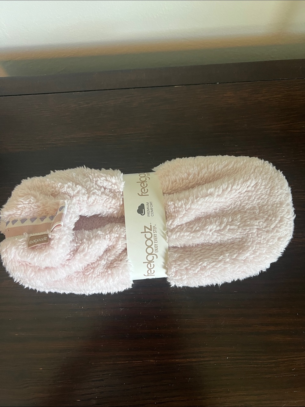 Feelgoodz Slippers NEW sz medium